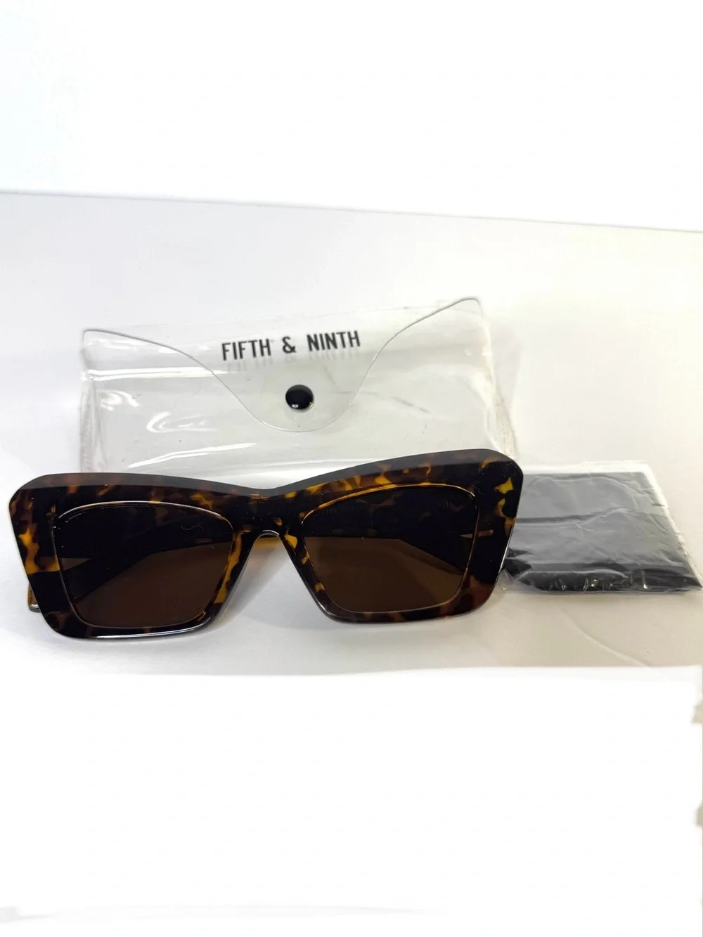 FIFTH & NINTH Kenna Sunglasses NEW With Case Tortoise Brown Cat Eye